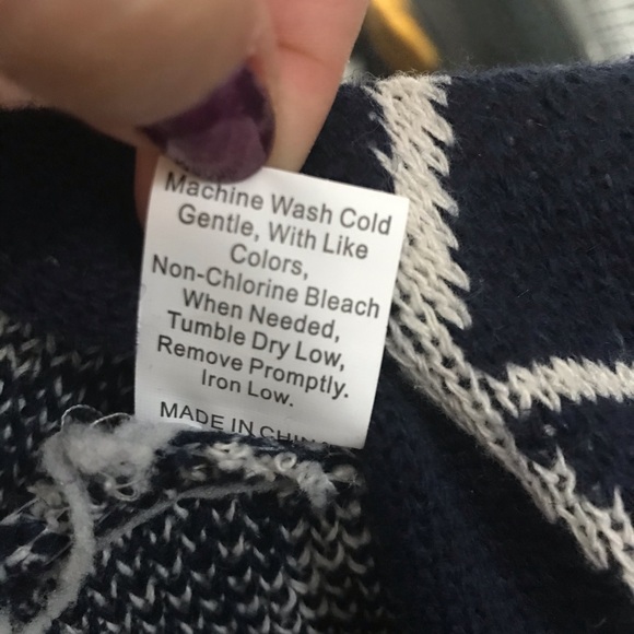 Oversized navy geometric print sweater - Picture 3 of 5